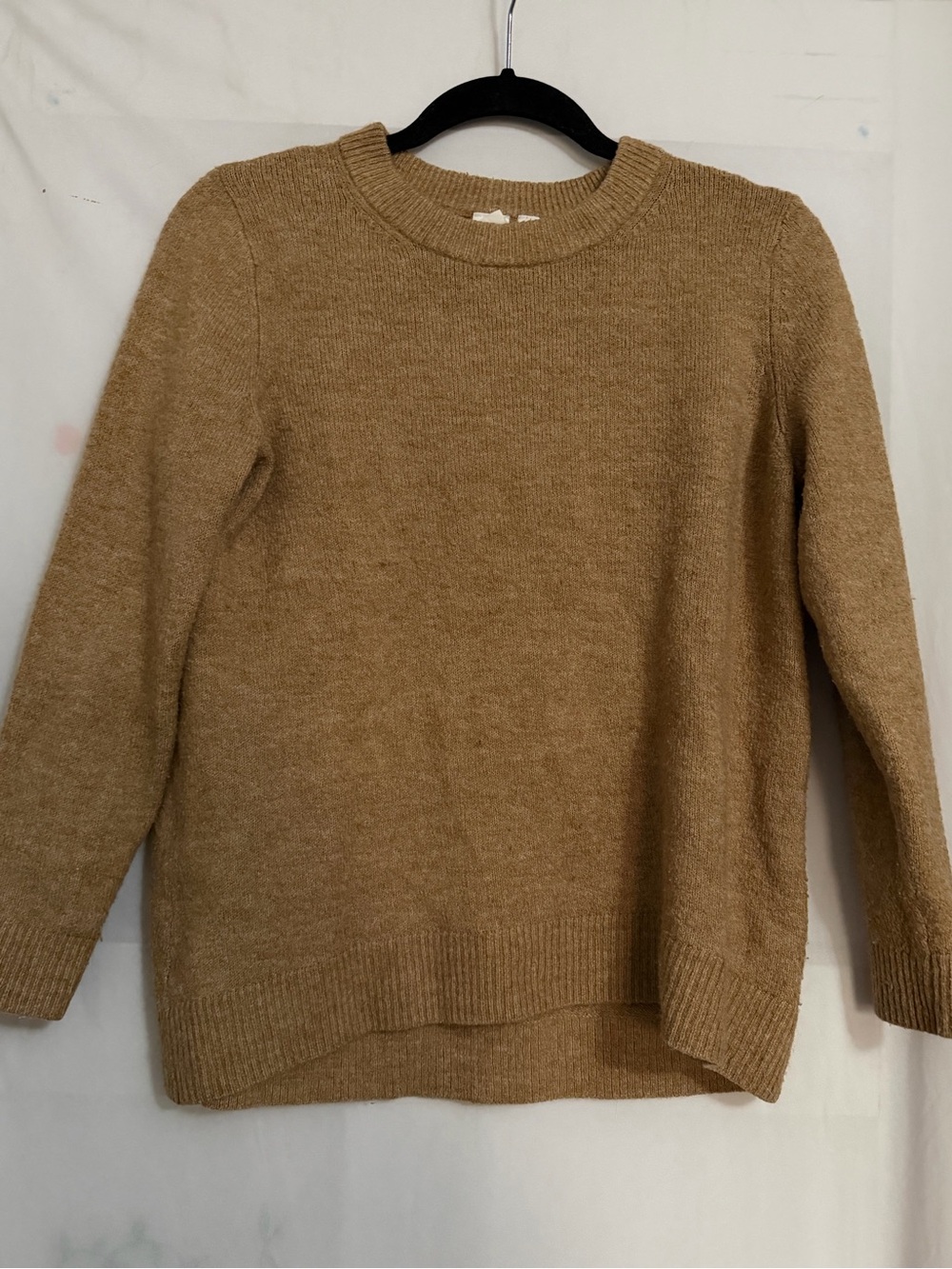 GAP Crewneck Sweater in Camel